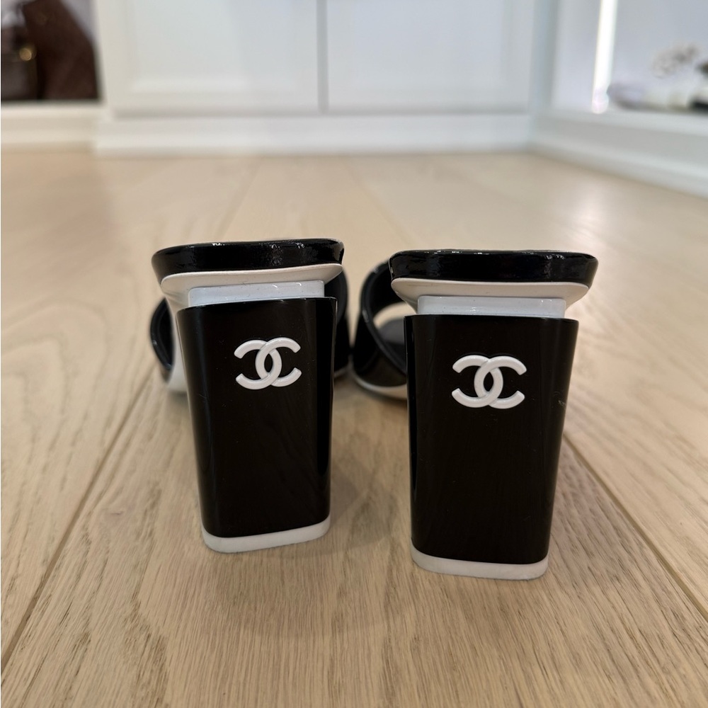 CHANEL Monochrome Logo Heels
